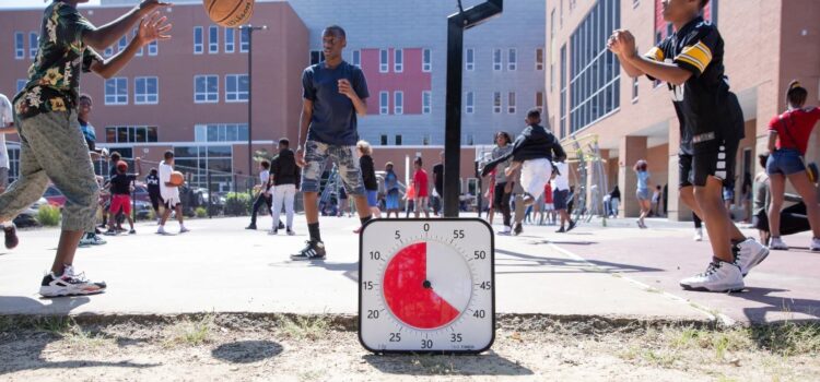 Más allá del aula: cómo los temporizadores visuales apoyan a los estudiantes en el deporte, la terapia y la vida escolar Más allá del aula: cómo los temporizadores visuales apoyan a los estudiantes en el deporte, la terapia y la vida escolar